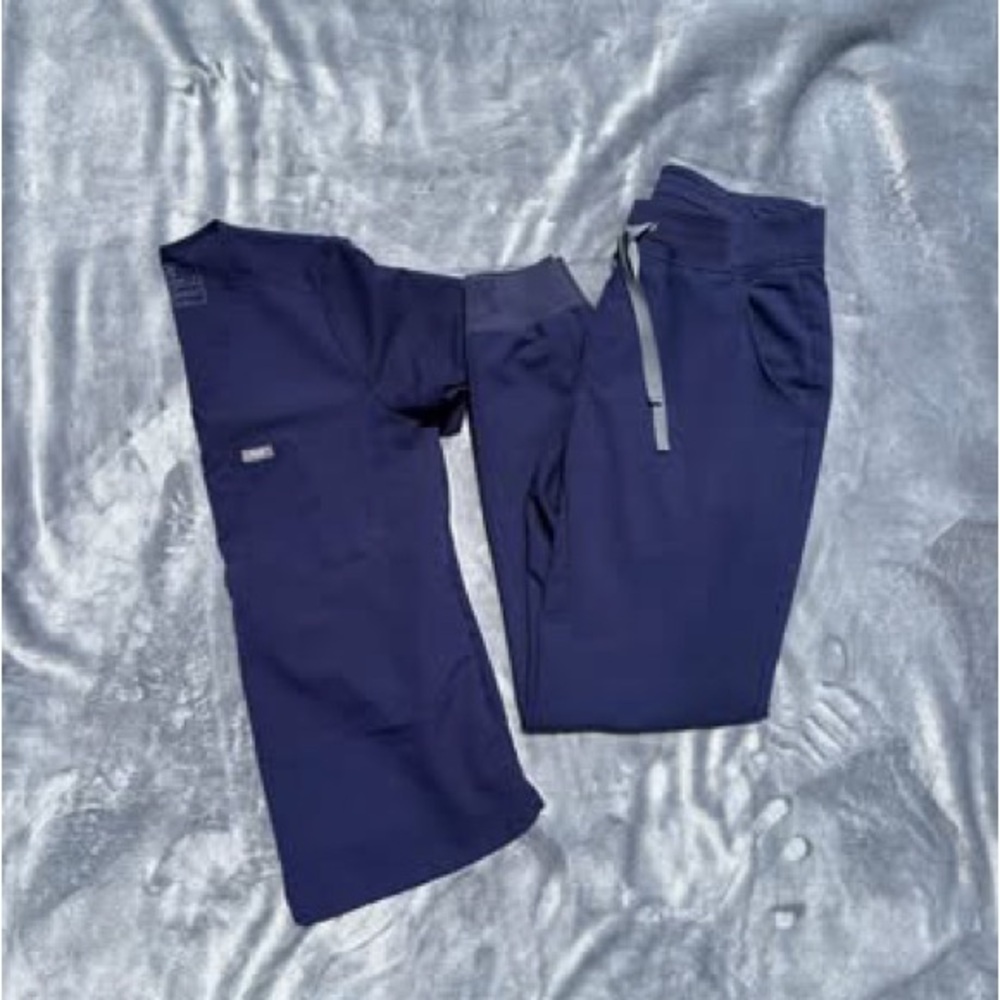 Figs Women's Navy Scrub Set